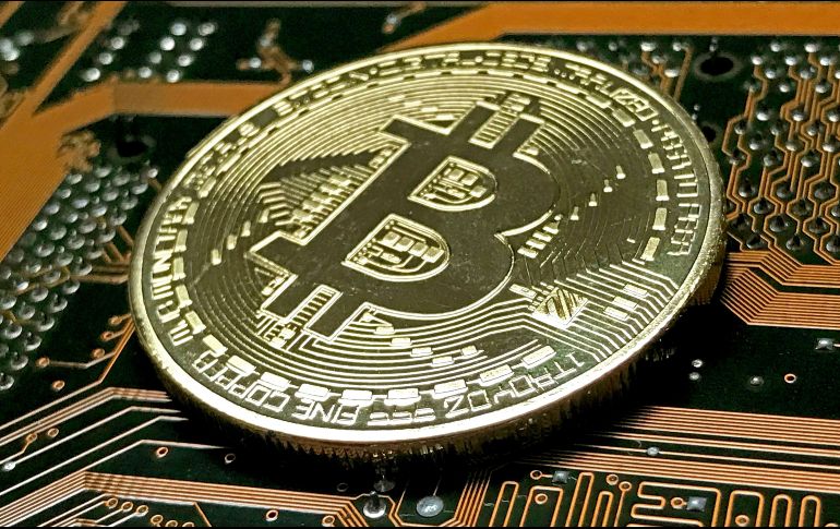 Los expertos han advertido que el bitcoin es una burbuja financiera a punto de estallar. EFE/S. Steinbach