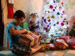 En regalos de la temporada, el gasto promedio será de 430 pesos, por su parte, para los intercambios, el costo base será de 250 pesos, de acuerdo con el sondeo de opinión. EL INFORMADOR / ARCHIVO