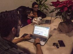 El INAI recomienda verificar que la dirección del sitio de compra sea seguro y válido, antes de hacer una compra. EL INFORMADOR / ARCHIVO