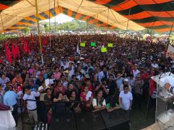 Desde San Carlos, Macuspana, le pidió a Vicente Fox aplicarse para que gane José Antonio Meade, el aspirante de la coalición PRI–PVEM–PANAL. TWITTER / @lopezobrador_