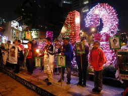 Los padres de los normalistas emitieron un comunicado donde resaltaron 'El desprecio por la memoria de los 43 estudiantes desaparecidos' y el 'nulo compromiso de estos malos gobiernos con la verdad y la justicia,'SUN/B. Fregoso