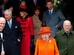 La reina Isabel II y varios miembros de la familia real británica asistieron el lunes a un oficio religioso de Navidad. AFP / A. Dennis