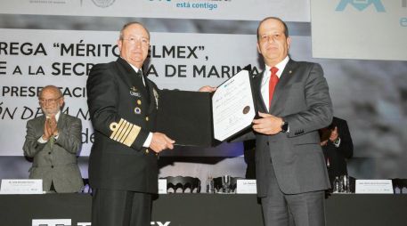Telmex distinguió el trabajo del almirante Vidal Francisco Soberón. ESPECIAL