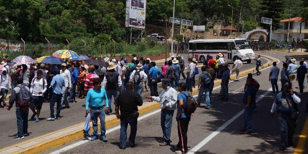 Empleados exigen renuncia del rector de la Universidad Michoacana