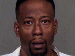 Anthony Ross, de 45 años, fue detenido luego de intercambiar disparos con la policía y tras atrincherarse en la vivienda. AP / ESPECIAL