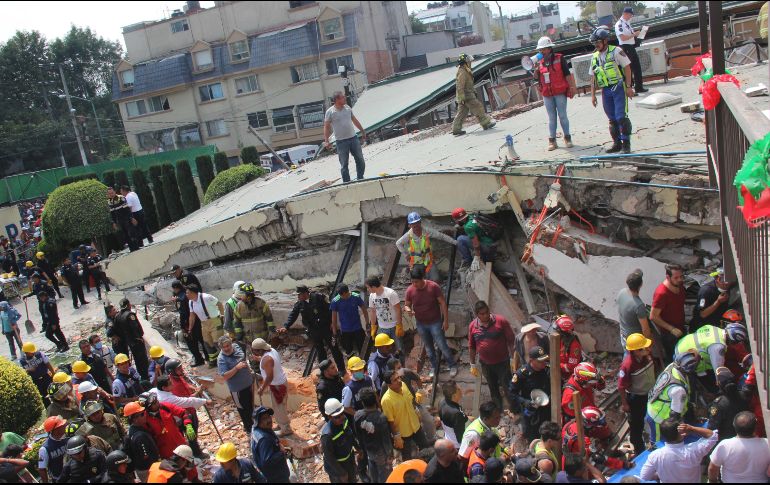 Labores de rescate en la escuela Enrique Rébsamen tras el temblor del 19 de septiembre. Un total de 228 personas murieron en Ciudad de México. AP/ARCHIVO