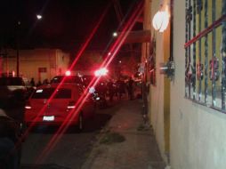 Policías resguardan la escena del crimen en Analco. ESPECIAL
