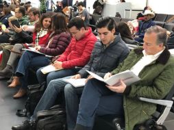 Meade Kuribreña fue captado esta mañana en las salas del aeropuerto de la Ciudad de Mexico antes de abordar su avión. TWITTER / @HecPizano