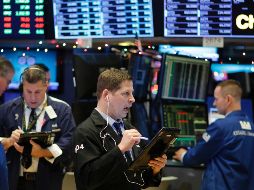 Las acciones de tecnología y salud ayudaron a impulsar el mercado, mientras que el sector energético se vio afectado. AP/ ARCHIVO