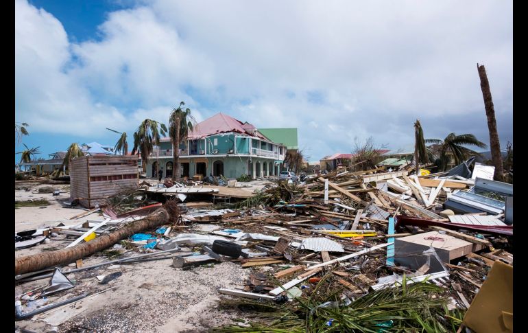ORIENT BAY, SAN MARTÍN (07/SEP/2017).- El Gobierno de Francia dijo que se enviaron 100 mil raciones de comida a las islas, el equivalente a cuatro días de suministros. AFP/L. Chamoiseau