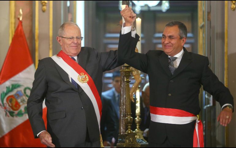El presidente peruano tomó el juramento de Vicente Romero como nuevo ministro del Interior, en reemplazo de Basombrío. EFE / ESPECIAL