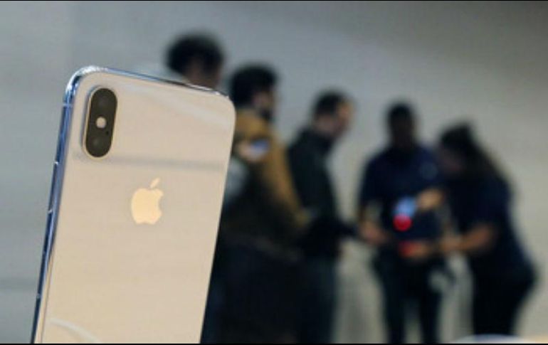 La semana pasada Apple reconoce oficialmente haber bloqueado voluntariamente la velocidad de sus modelos anteriores de iPhone. AP / ARCHIVO