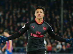 Sánchez anota el segundo y tercer gol del Arsenal. AP/A. Grant