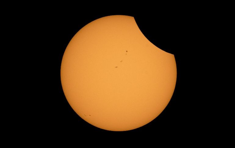 ROSS LAKE, ESTADOS UNIDOS (21/AGO/2017).- El primer eclipse total de Sol desde hace 99 años en Estados Unidos se registra este lunes. Vista desde el parque Northern Cascades, en el estado de Washington. AFP/NASA/B. Ingalls
