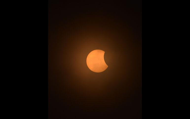 CHARLESTON, ESTADOS UNIDOS (21/AGO/2017).- En 14 de los 50 estados de EU se observó el eclipse total. Desde el estado de Carolina del Sur. AFP/M. Ngan