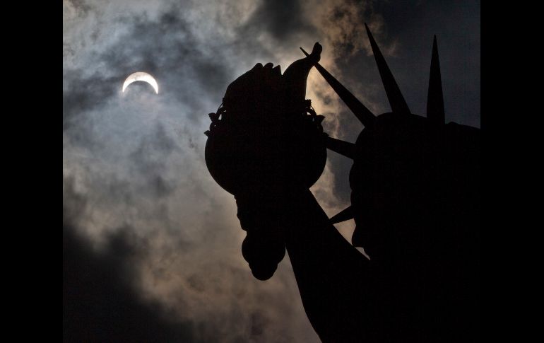NUEVA YORK, ESTADOS UNIDOS (21/AGO/2017).- Vista parcial sobre la Estatua de la Libertad. AP/S. Wenig