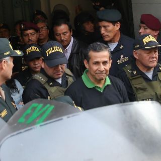 Humala y su esposa pasan primera noche en prisión en Perú