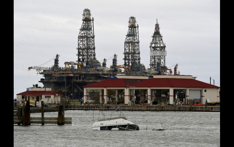 PORT ARANSAS, ESTADOS UNIDOS (27/AGO/2017).- Las grandes refinerías de petróleo y gas del Golfo de México, donde se refina el 45% del 