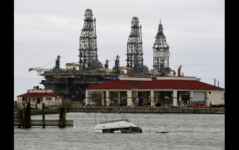 PORT ARANSAS, ESTADOS UNIDOS (27/AGO/2017).- Las grandes refinerías de petróleo y gas del Golfo de México, donde se refina el 45% del 