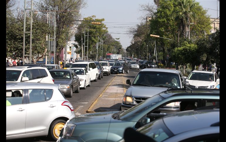 GUADALAJARA, JALISCO (02/ENE/2017).- La manifestación provocó caos vial. EL INFORMADOR/R. Tamayo