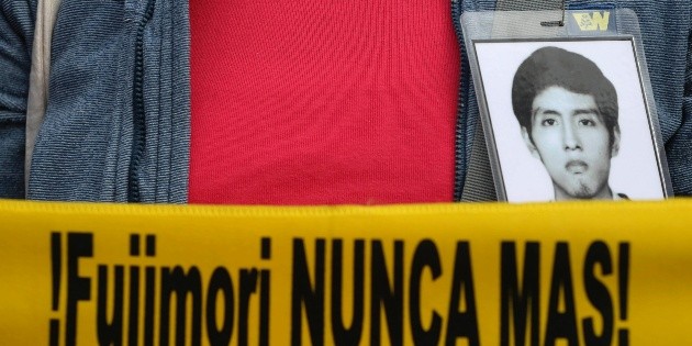 Vargas Llosa y m&aacute;s de 200 escritores rechazan indulto a Fujimori