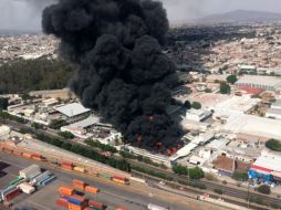 Fotogalería: Fábrica de pinturas se incendia en Guadalajara