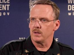 El subjefe de policía de Wichita, Troy Livingston, informó en conferencia de prensa lo sucedido. AP/ F. Salazar