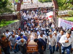 El cuerpo de Arturo Gómez Pérez en su última morada en el panteón de “San Jeronimito”. AFP / F. Robles