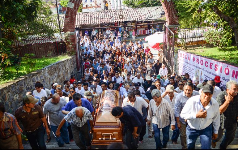 El cuerpo de Arturo Gómez Pérez en su última morada en el panteón de “San Jeronimito”. AFP / F. Robles