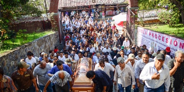 Despiden a edil de Petatl&aacute;n; pobladores exigen justicia