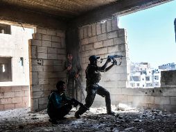 Los enfrentamientos y el intercambio de proyectiles entre los dos bandos ha causado desplazamiento de civiles en las zonas afectadas. AFP/B. Kilic