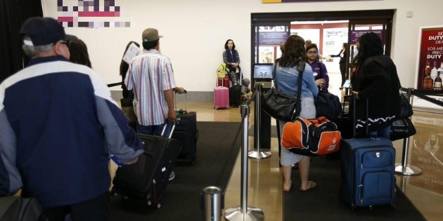 Polic&iacute;a Federal pide a vacacionistas vigilar su equipaje en aeropuertos