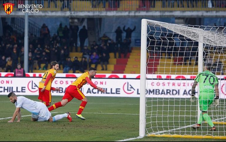 Fue en su estadio Ciro Vigorito contra el Chievo de Verona al que superó 1-0 gracias a un tanto de Massimo Coda al minuto 64. ESPECIAL / beneventocalcio.club