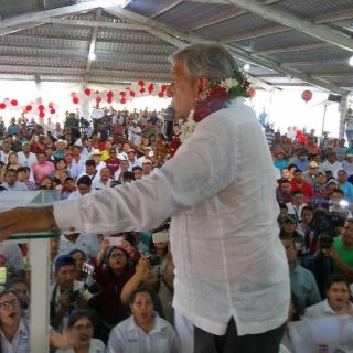 Protestan por candidaturas de Morena en QR, en mitin de López Obrador