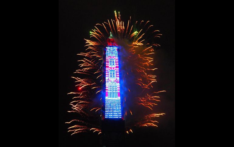 Taiwán dio la bienvenida al año desde el rascacielos Taipei 101.