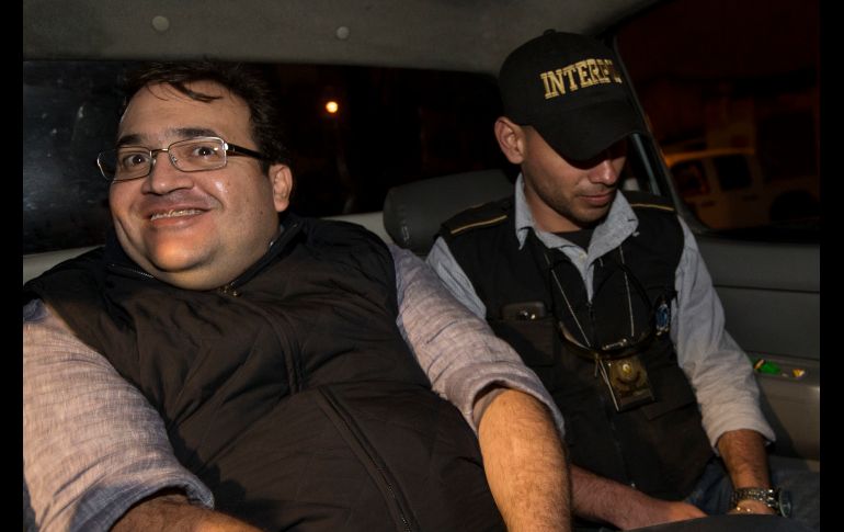 CIUDAD DE GUATEMALA, GUATEMALA (16/ABR/2017).- Después que un juez le hiciera saber el motivo de su captura, Duarte fue trasladado a la capital. AP/M. Castillo