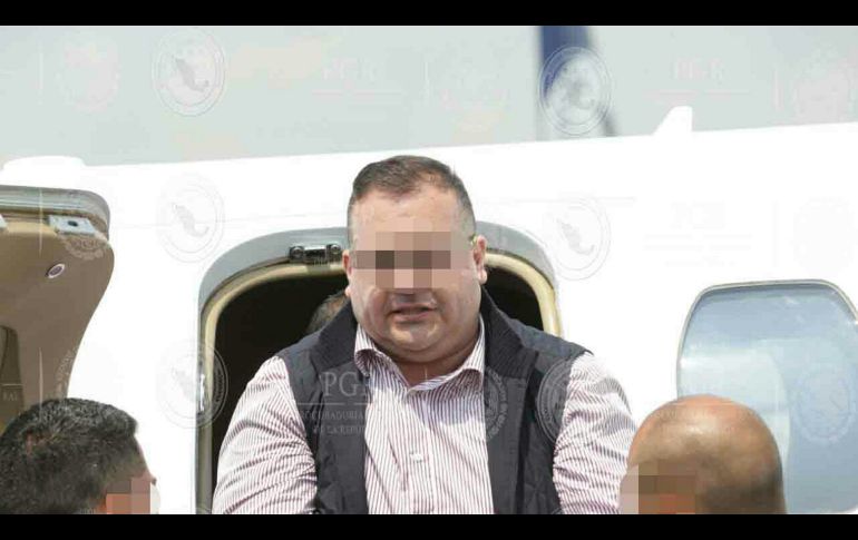 CIUDAD DE MÉXICO (17/JUL/2017).- Tras su llegada a México, el detenido permaneció por más de una hora en el hangar. NTX/PGR