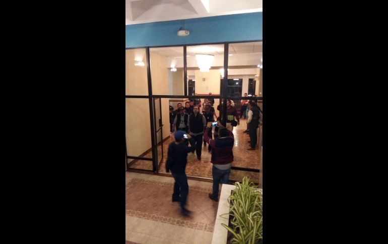 PANAJACHEL, GUATEMALA (15/ABR/2017).- La detención se registró en un hotel de este municipio, luego de que el Gobierno de México solicitó la colaboración de Guatemala. TWITTER@PNCdeGuatemala