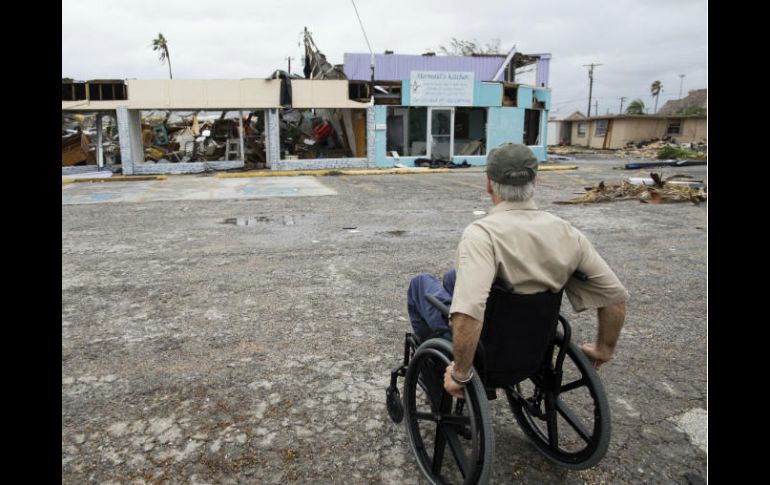 Trump dice que la gente de Houston está manejando la ''histórica'' tormenta tropical ''Harvey'' ''sorprendentemente bien''. AP / C. Sacco