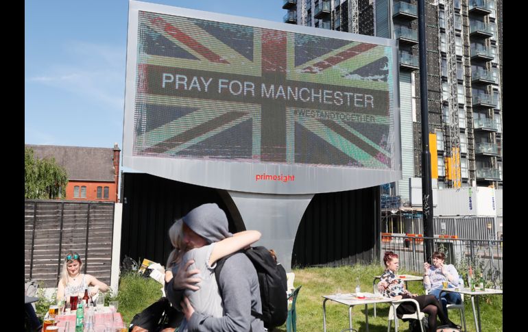 MANCHESTER, INGLATERRA (23/MAY/2017).- Un letrero dice 