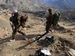 Las fuerzas de seguridad arrestaron durante la operación a un insurgente, e incautaron un gran número de armas y motocicletas. EFE/G. Habibi