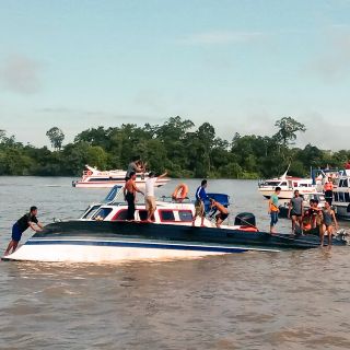 Naufragio en Indonesia deja ocho muertos y varios desaparecidos