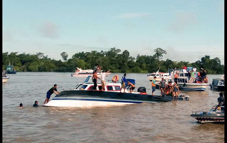 La nave transportaba a 46 adultos, incluidos tres tripulantes y cinco niños, cuando salió de Tanjung Selor con destino a la ciudad de Tarakan. AFP/N. Wijaya