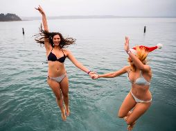 Fotogalería: Reciben 2018 con un baño helado