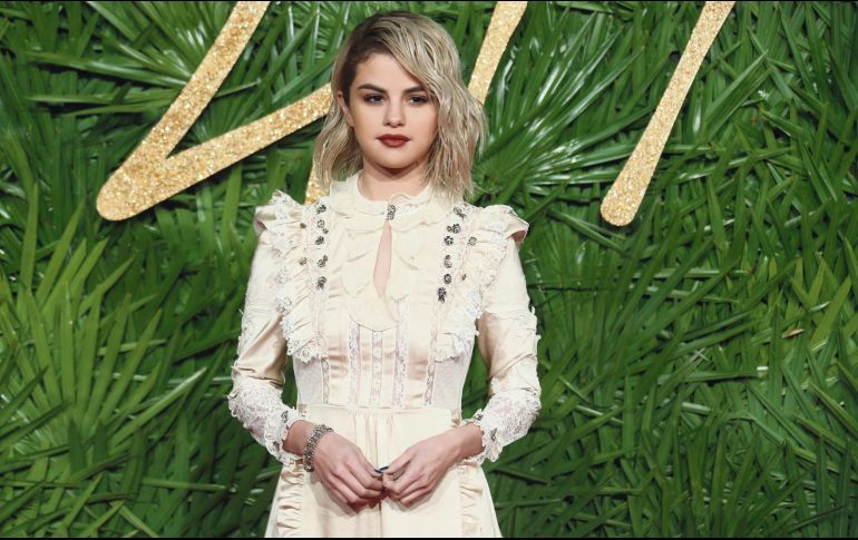 Se espera que Selena Gómez presente su tercer disco a mediados de año, tras compartir en sus redes sociales fotografías en el estudio de grabación. AFP