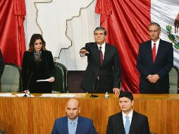 Nuevo cargo. Manuel Florentino González Flores tomó protesta como gobernador interino para suplir a “El Bronco”. SUN