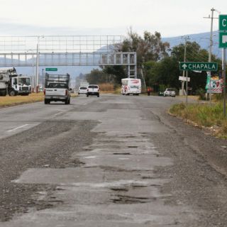 Crece deterioro en la Carretera a Chapala