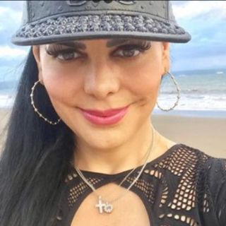 Maribel Guardia luce su figura en bikini a los 58 años