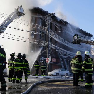 Nuevo incendio en NY deja 16 heridos