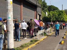 Desde temprana hora, decenas de personas hacen fila para pagar el impuesto predial. EL INFORMADOR/ ARCHIVO